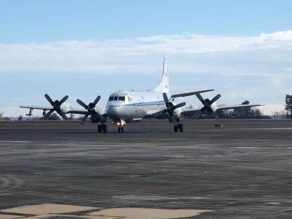 كيف تستخدم وكالة ناسا الطائرات المطاردة للعواصف لتحسين تنبؤات تساقط الثلوج؟