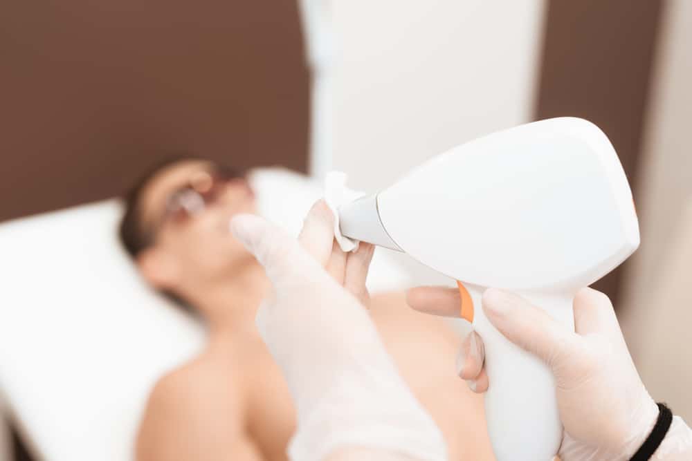 كيف يعمل ليزر إزالة الشعر