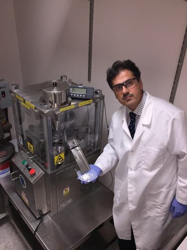 الدكتور معتصم قلعجي