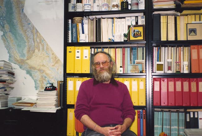 جون بوستل, إنترنت, اتصالات, تاريخ الإنترنت, كابل إنترنت